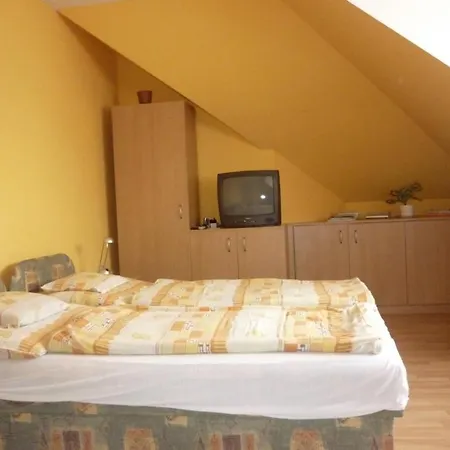 Barbara Apartmanhaz Appartement Kehidakustány Buitenkant foto